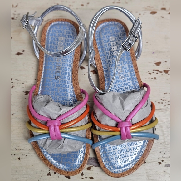 BCBG DESIREE Girls Sandals Youth 4M Colorblock NEW - Picture 1 of 6